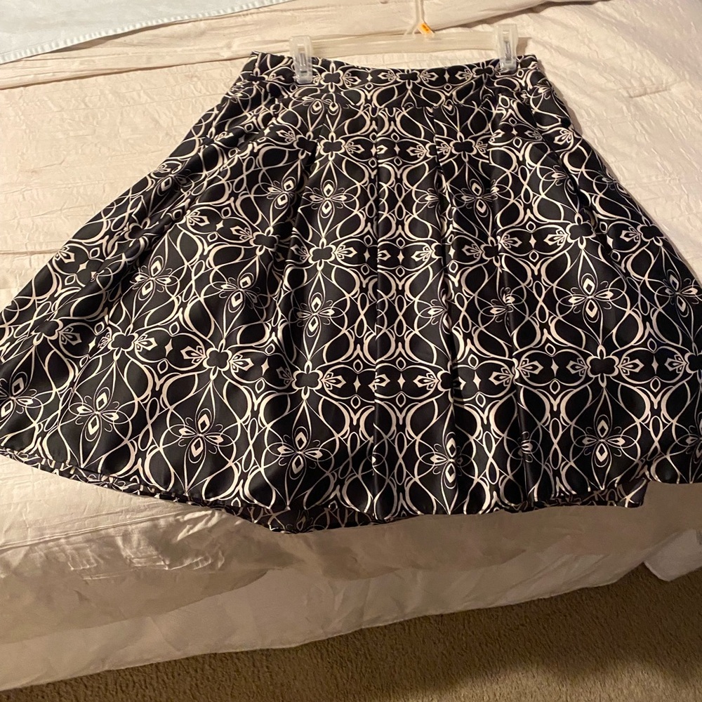 Cute silky black and white A-line skirt